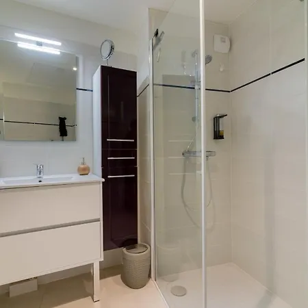 Studio With Sea Glimpse In Beausoleill ! Apartment